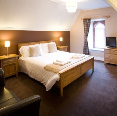 Luxury bed & furniture at boutique hotel The Hideaway at Windermere